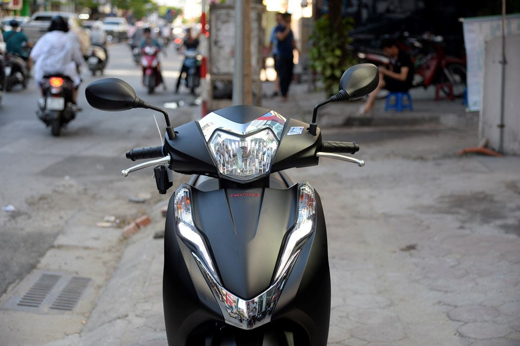 Honda Lead phien ban ky niem 10 nam gia 39,8 trieu dong ve dai ly hinh anh 2