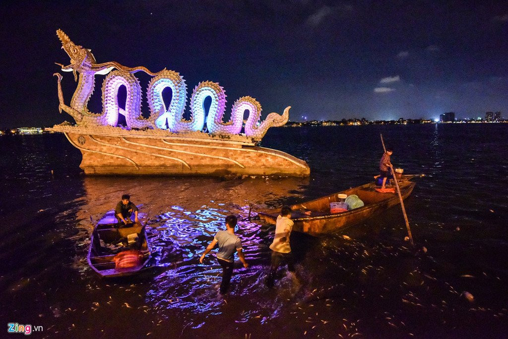 Hang tram cong nhan trang dem vot xac ca ho Tay hinh anh 1