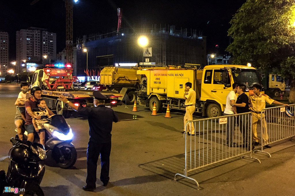 Hang tram cong nhan trang dem vot xac ca ho Tay hinh anh 4