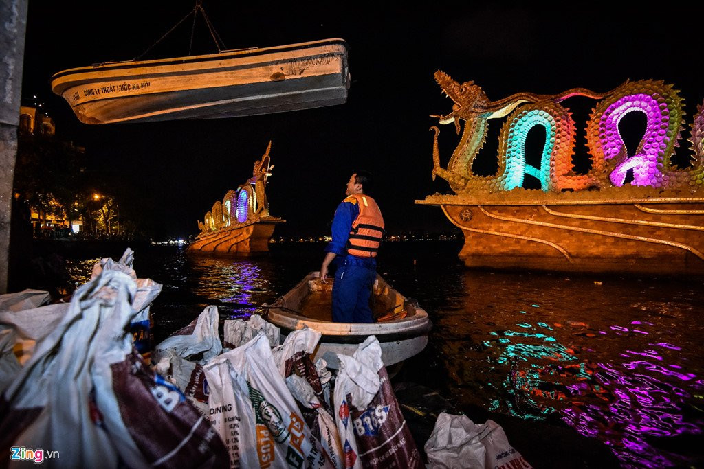 Hang tram cong nhan trang dem vot xac ca ho Tay hinh anh 5