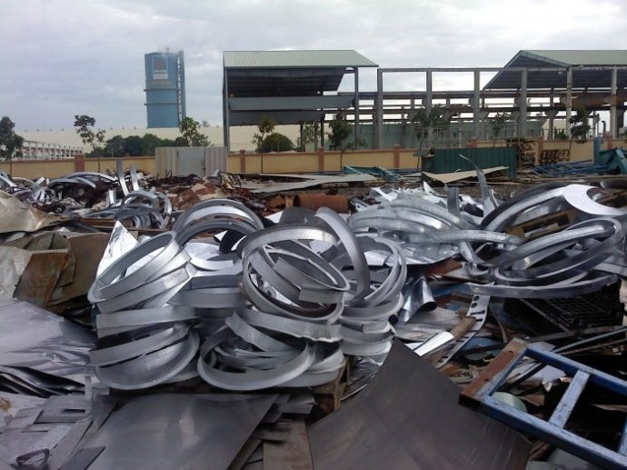 Đại gia làng buôn máy bay, bom đạn: Chuyện khó tin ở Việt Nam