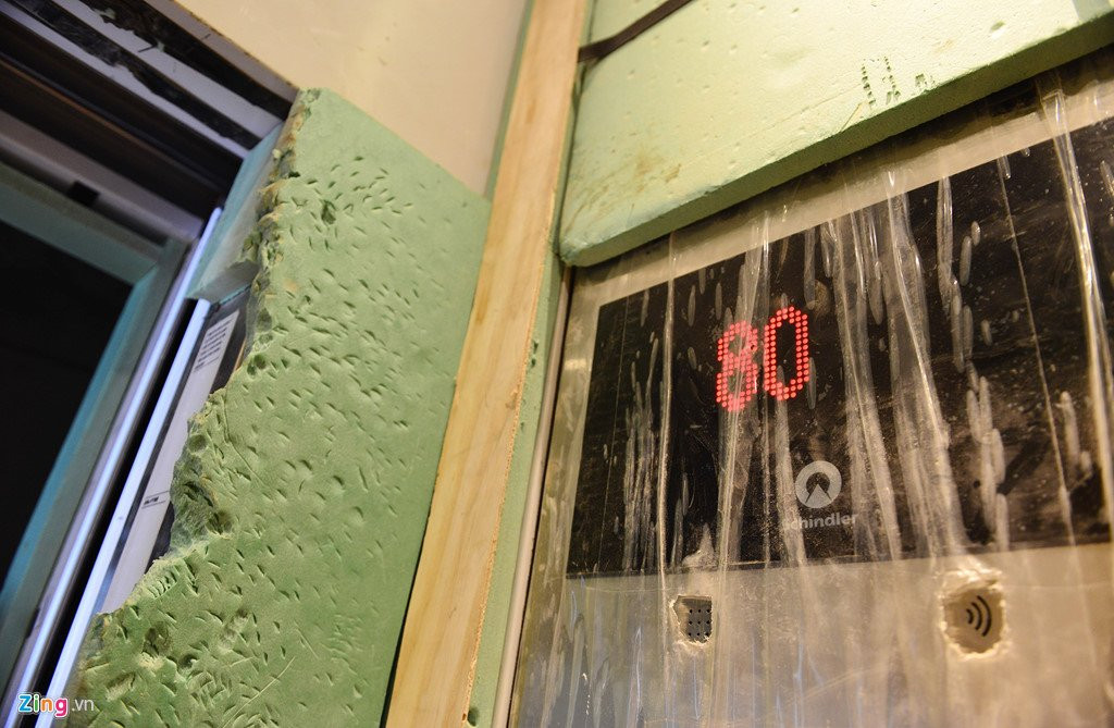 Canh thi cong tren dinh toa nha cao nhat Viet Nam hinh anh 3