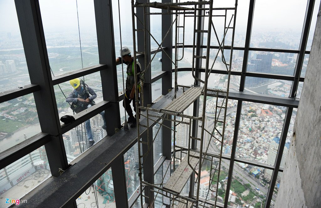 Canh thi cong tren dinh toa nha cao nhat Viet Nam hinh anh 11