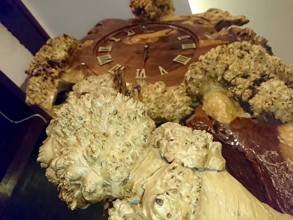 Chiếc đồng hồ gốc me tuổi đời trăm độc nhất vô nhị đất Việt