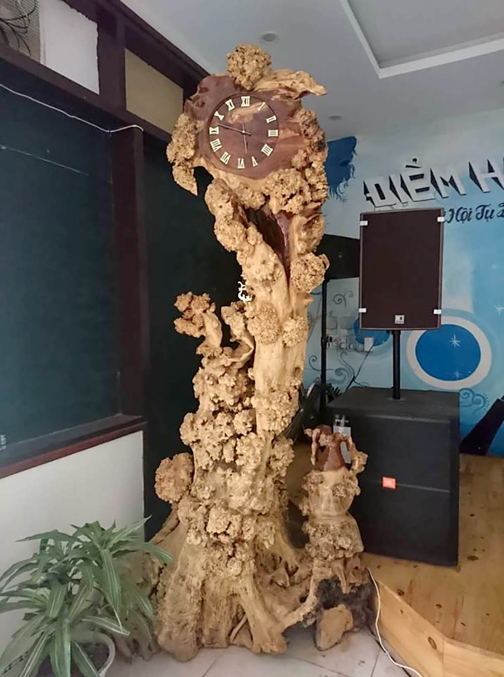 Chiếc đồng hồ gốc me tuổi đời trăm độc nhất vô nhị đất Việt