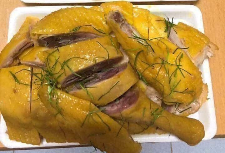 Gà không đầu ủ muối hoa tiêu: Hàng lạ giá rẻ, bày bán la liệt