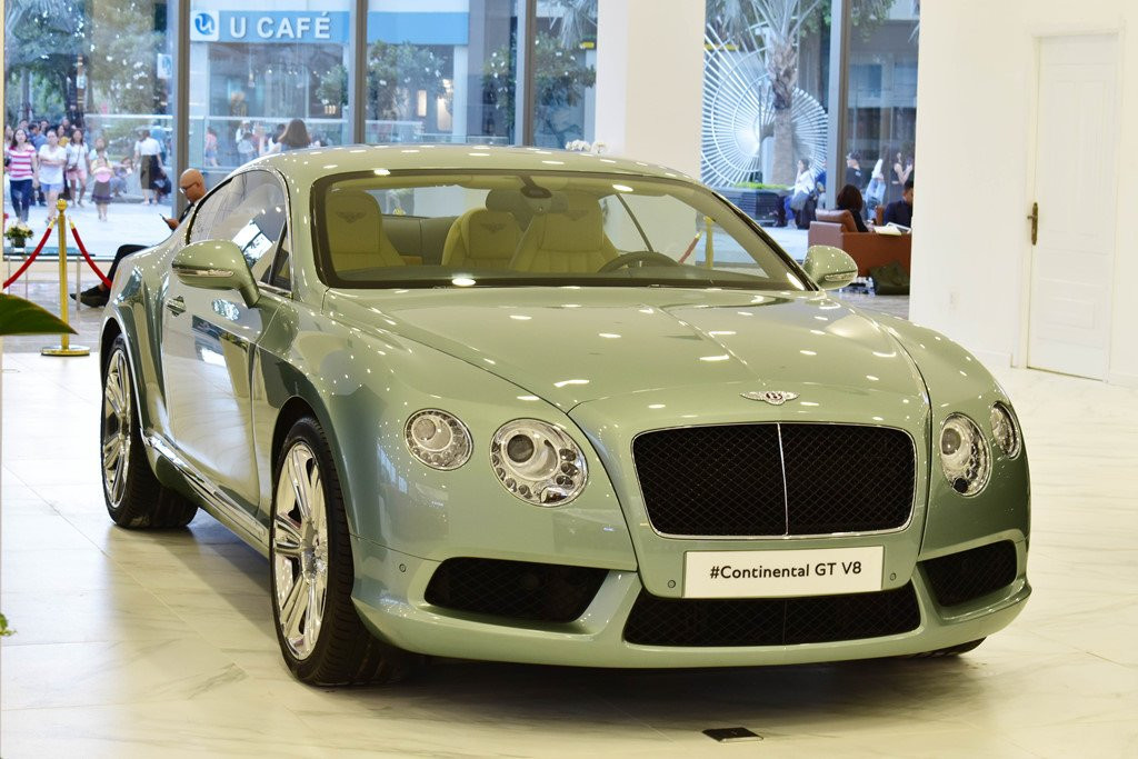 Lamborghini va Bentley mang sieu xe, xe sang trung bay tai SG hinh anh 5