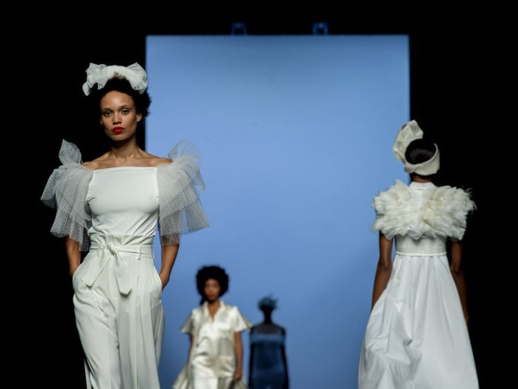 Tiep vien hang khong, nguoi mau, nha thiet ke noi gi ve nghe cua ho? hinh anh 3