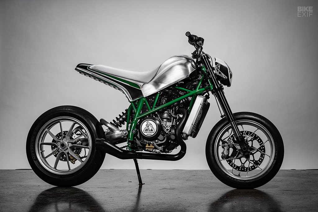 Luon lach pho hep cung KTM Duke 690 tu lo do tru danh nuoc My hinh anh 1