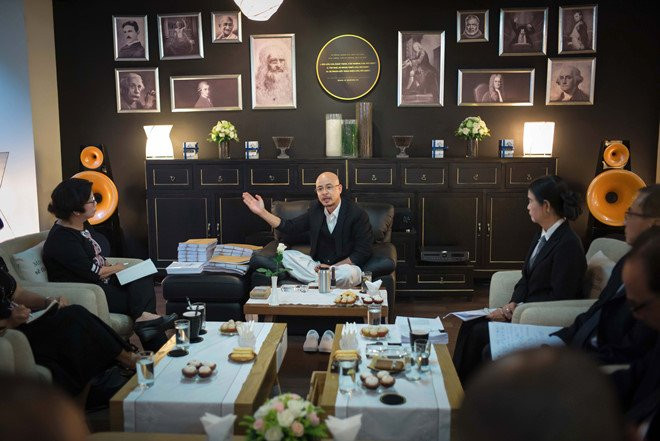 Dang Le Nguyen Vu bat ngo gap go bao chi hinh anh 1