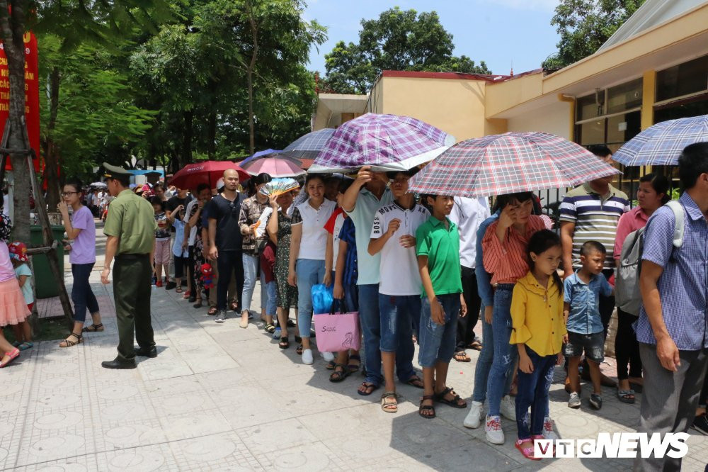 nguoi-dan-xep-hang 15