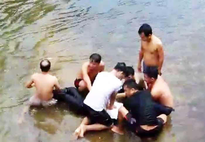 thay-giao-cuu-hoc-sinh