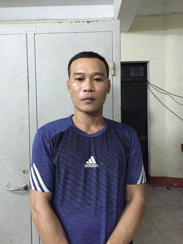 vi micro hong, 2 anh em bi chem thuong vong o quan karaoke hinh anh 1