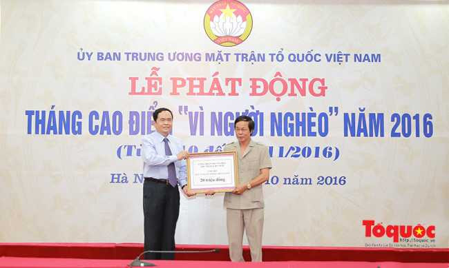 Hơn 348 tỷ đồng trong lễ phát động Vì người nghèo 2016 - ảnh 5