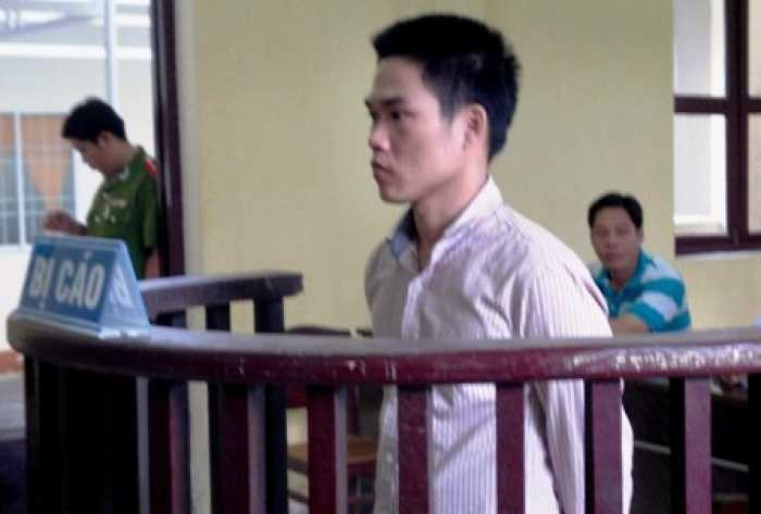 gia-danh-canh-sat-co-dong-de-chiem-doat-tai-san-linh-15-thang-tu