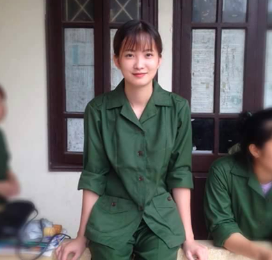 Co gai tap quan su xinh dep bong dung noi tieng mang hinh anh 1