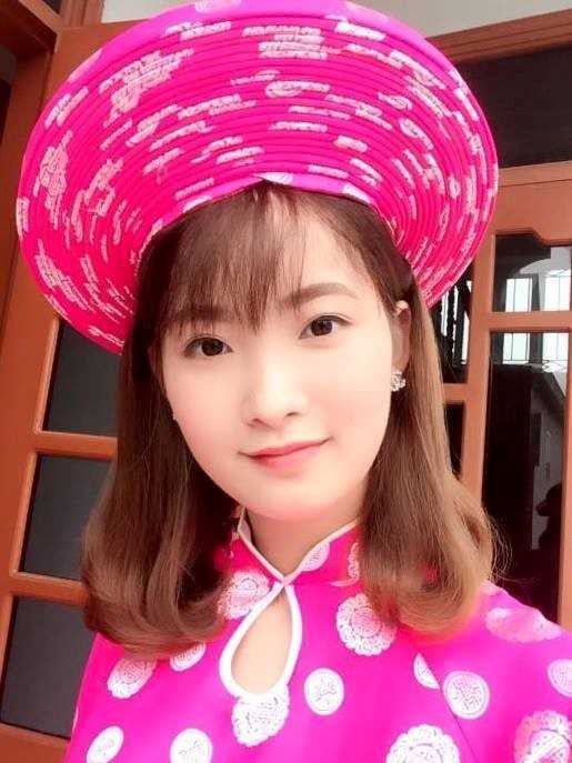 Co gai tap quan su xinh dep bong dung noi tieng mang hinh anh 2