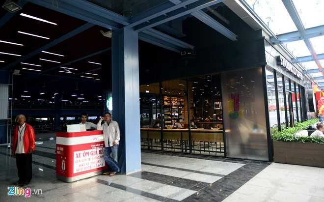 Nha de xe '5 sao' tai Tan Son Nhat hinh anh 19