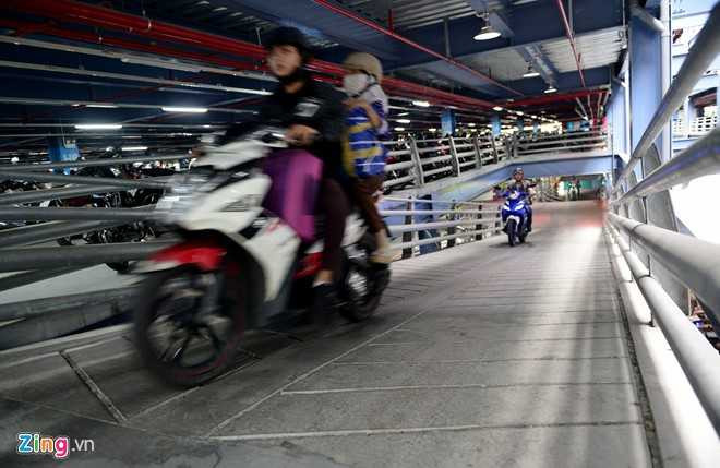 Nha de xe '5 sao' tai Tan Son Nhat hinh anh 7