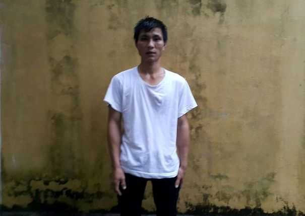 Tên cướp bị nữ sinh “tung cước” đạp ngã trên đường tẩu thoát - Ảnh 1