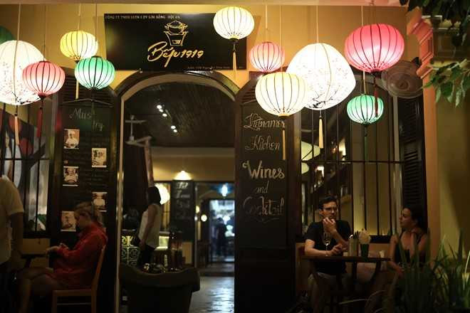 Ghe thuyen vao pho co Hoi An ngay ngap nuoc hinh anh 11