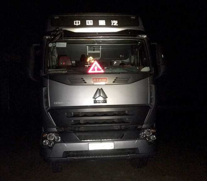 CSGT truy bat tai xe trom oto tren quoc lo 1 hinh anh 1