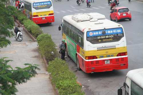 dan vo tu “te bay” tren duong pho ha noi hinh anh 10