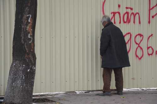 dan vo tu “te bay” tren duong pho ha noi hinh anh 7