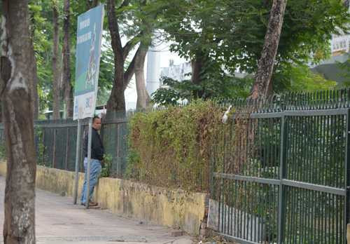 dan vo tu “te bay” tren duong pho ha noi hinh anh 3