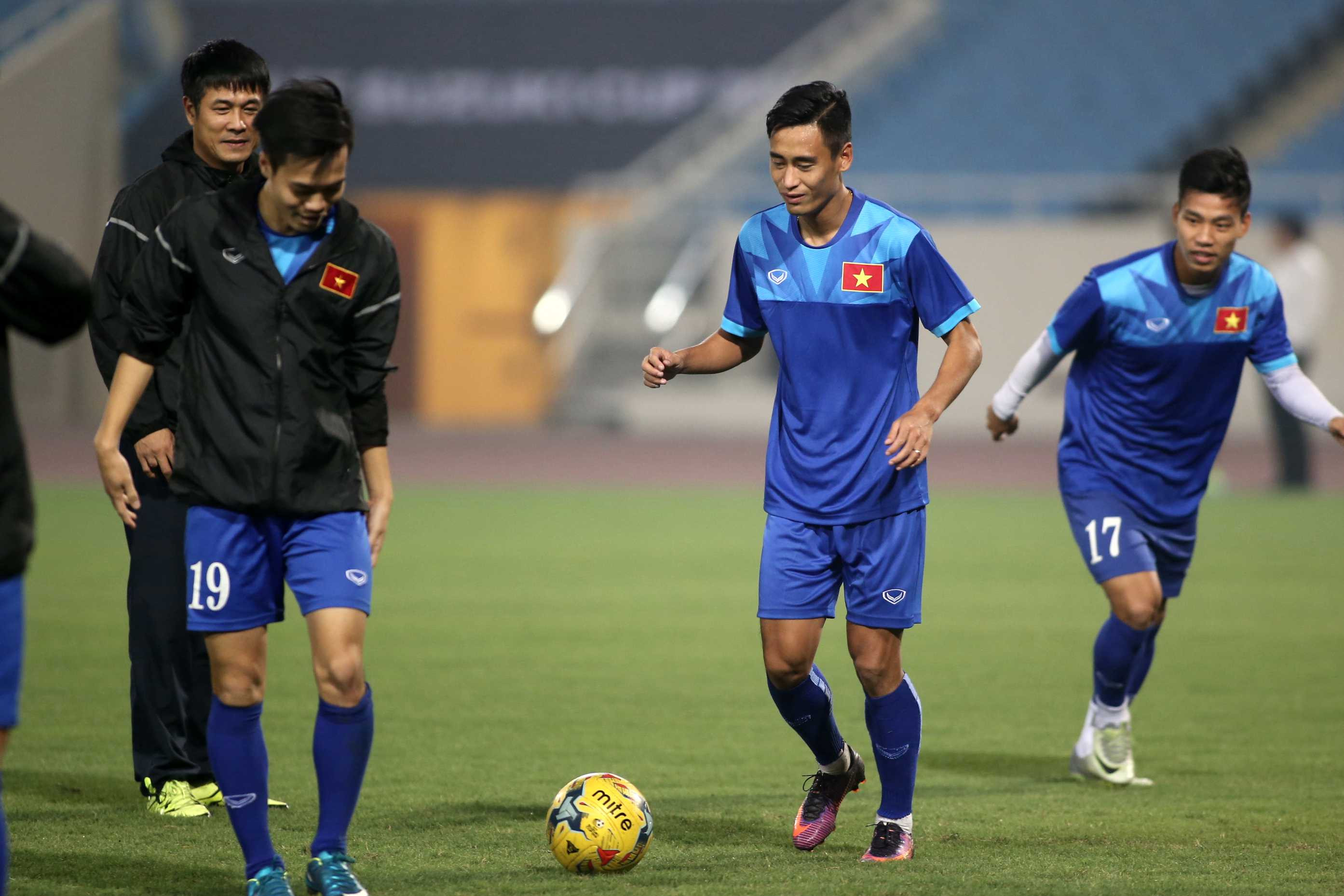 Bộ trưởng Nguyễn Ngọc Thiện thăm đội tuyển Việt Nam - ảnh 9