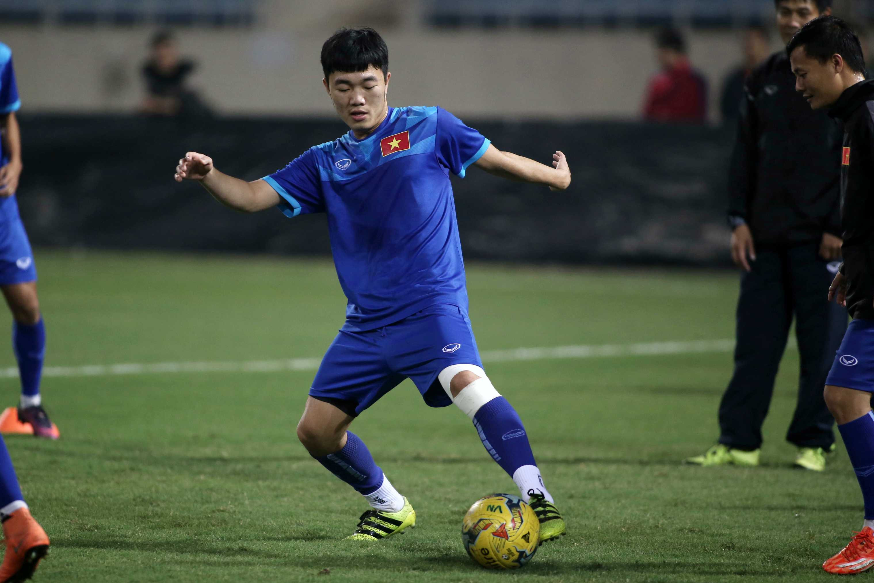 Bộ trưởng Nguyễn Ngọc Thiện thăm đội tuyển Việt Nam - ảnh 4