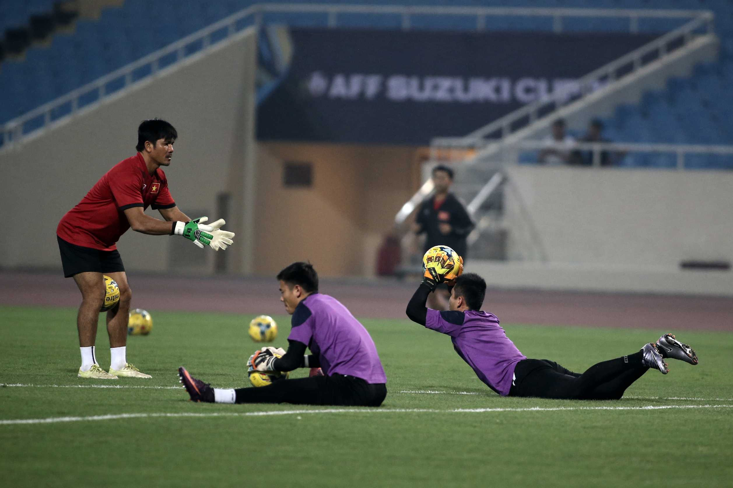 Bộ trưởng Nguyễn Ngọc Thiện thăm đội tuyển Việt Nam - ảnh 6