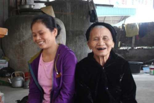 Chuyện lạ: Người phụ nữ ăn khế thay cơm vẫn sống 15 năm qua - 2