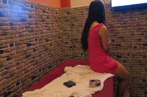 Tiep vien massage o Sai Gon ban dam 150 USD/lan hinh anh