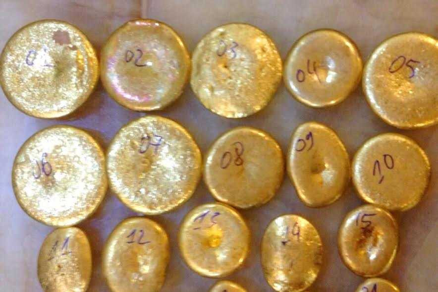 trom 7kg vang cua bo vo roi tron vao vien tam than hinh anh 1