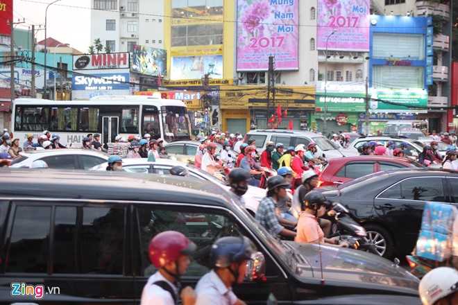 Sai Gon lai ket xe den na tho ngay can Tet hinh anh 11