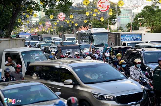 Sai Gon lai ket xe den na tho ngay can Tet hinh anh 1
