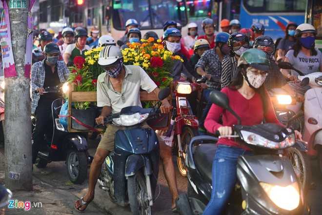 Sai Gon lai ket xe den na tho ngay can Tet hinh anh 6