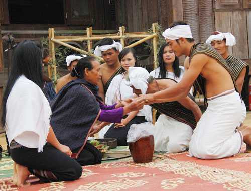 Phong tục đón Tết kỳ lạ của các dân tộc Việt Nam - Ảnh 3