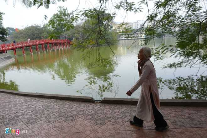 Ha Noi vang lang sang mung 1 Tet hinh anh 5