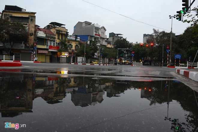 Ha Noi vang lang sang mung 1 Tet hinh anh 2