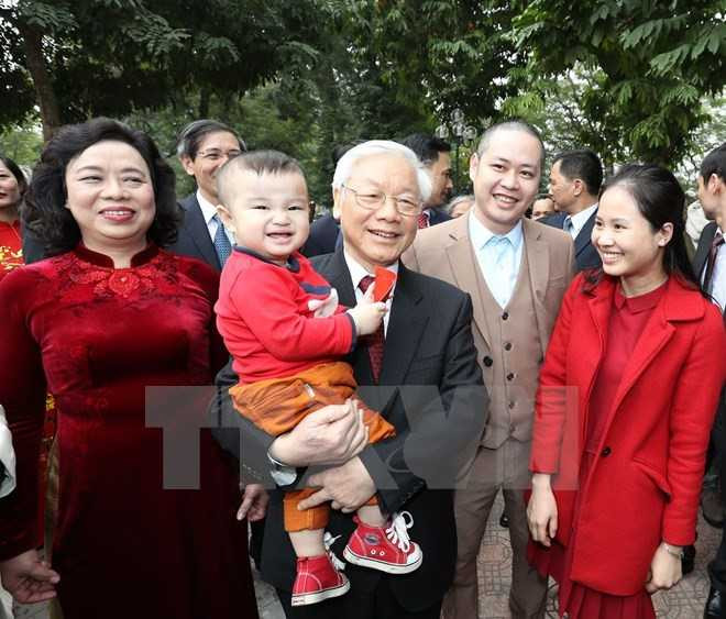 Tong bi thu di xe buyt, bach bo quanh ho Guom hinh anh 8