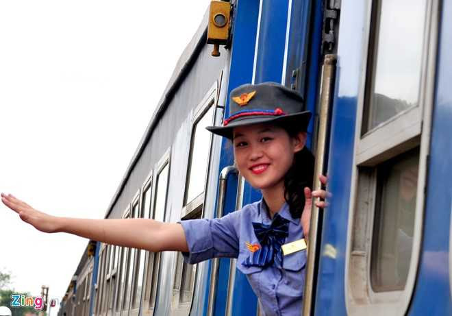 Phut chia ly xuc dong o ga tau sau Tet hinh anh 11