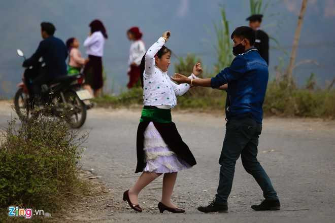 Canh bat nguoi ve lam vo giua duong vang o Ha Giang hinh anh 12