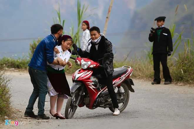Canh bat nguoi ve lam vo giua duong vang o Ha Giang hinh anh 10
