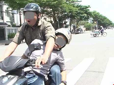 Thay người điều khiển khi xe đang chạy