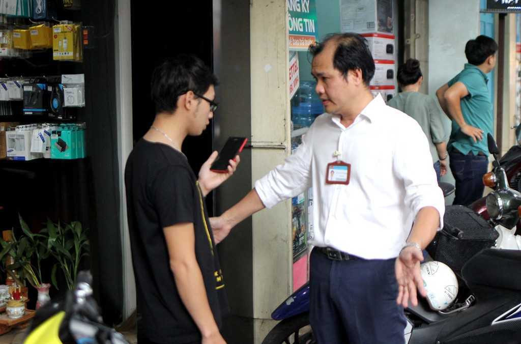 Chu tich phuong Ben Thanh go cua nhac nho tung ho dan lan chiem via he hinh anh 4