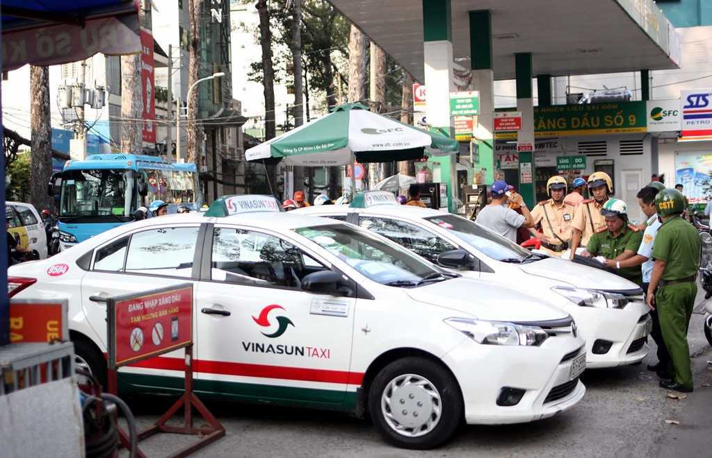 Chu tich phuong Ben Thanh go cua nhac nho tung ho dan lan chiem via he hinh anh 3