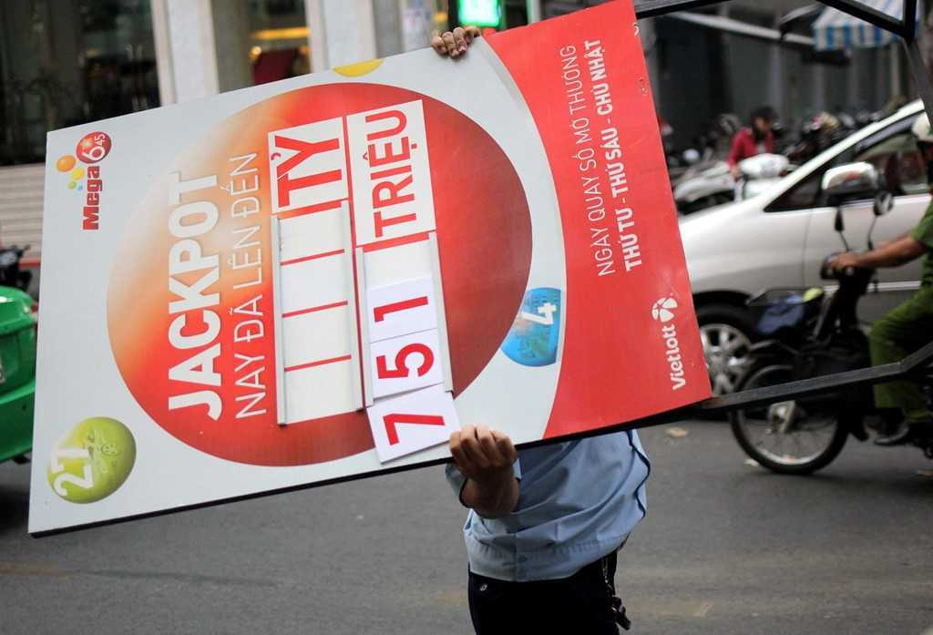 Chu tich phuong Ben Thanh go cua nhac nho tung ho dan lan chiem via he hinh anh 1