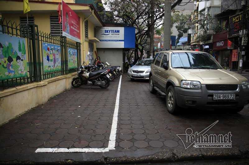vỉa hè, giành vỉa hè, dọn vỉa hè, ô tô đỗ vỉa hè, vườn hoa, Hà Nội